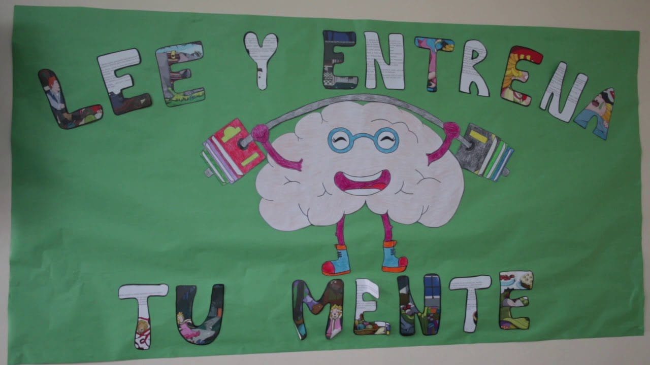 Cómo encontrar una comunidad con acceso a bibliotecas y centros educativos